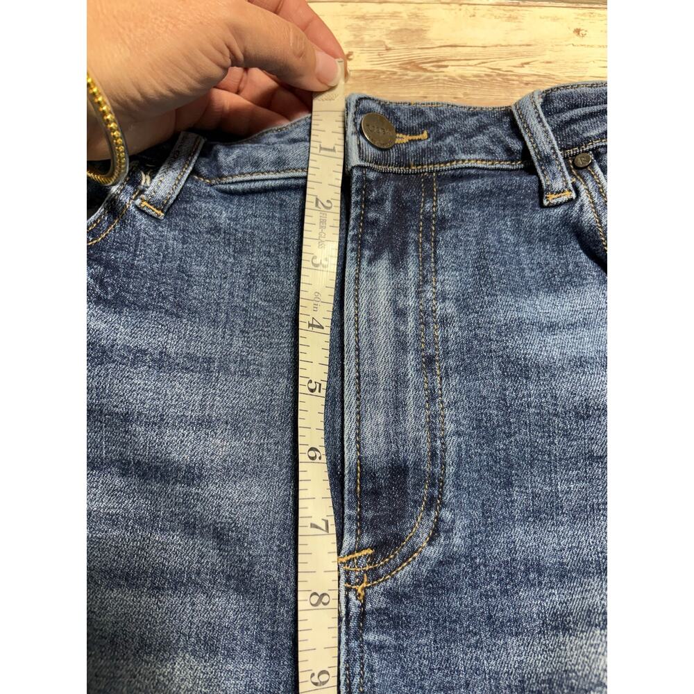 Risen Jean Shorts Frayed Hem Women's Plus Size 2X Distressed Denim Medium Wash - Picture 6 of 7